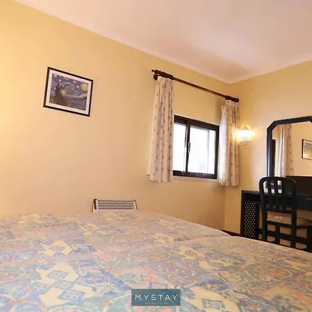 Mystay - Bellavista Pool & Αλμπουφέιρα